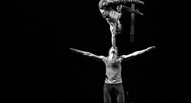 Hand 2 Hand with Julius Bitterling (Cirque Eloize) - Circus Events - CircusTalk