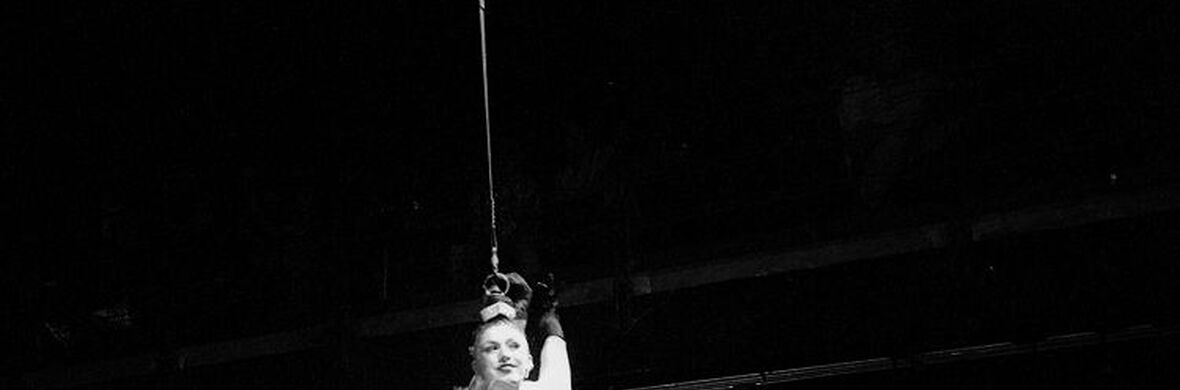 Amapola Haze hair hanging demo  - Performing Arts Acts - StageLync
