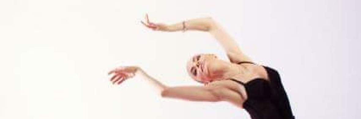 Aerial Quickchange Handstand - Performing Arts Acts - StageLync