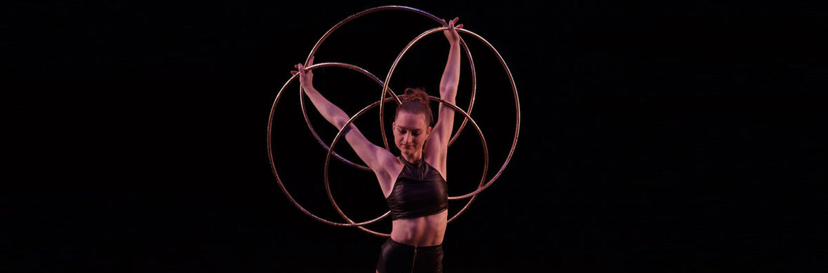 HULA HOOP - Goldeneye - Circus Acts - CircusTalk