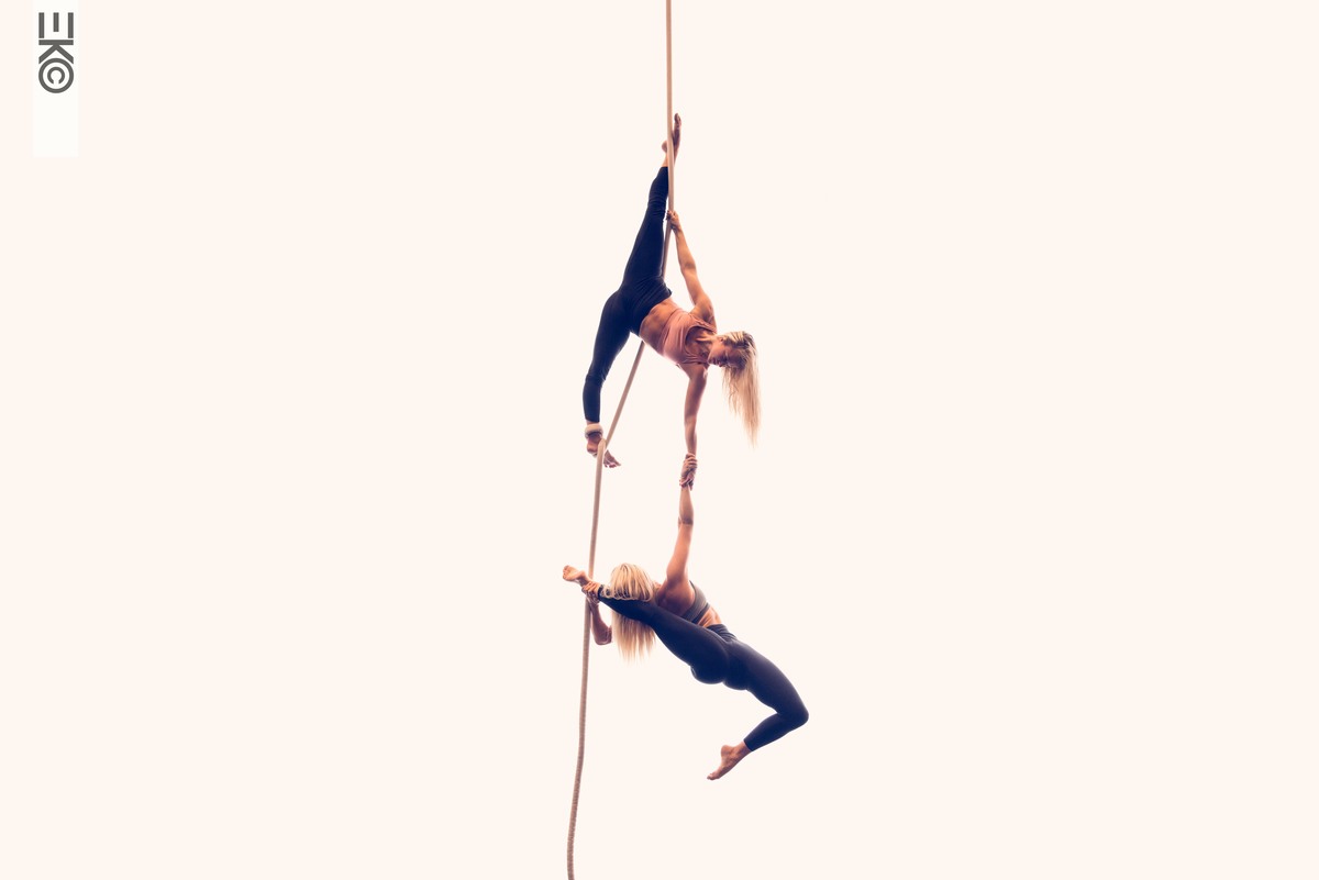 Female rope-duo