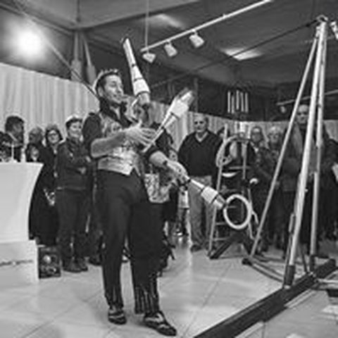 Antoine Cirque Pour vous - Company - France - StageLync
