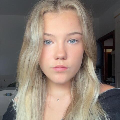 Viktória Kormanová - Individual - StageLync