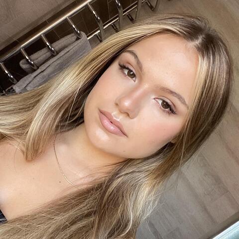 Julia Khmelyarchuk  - Individual - Ukraine - StageLync