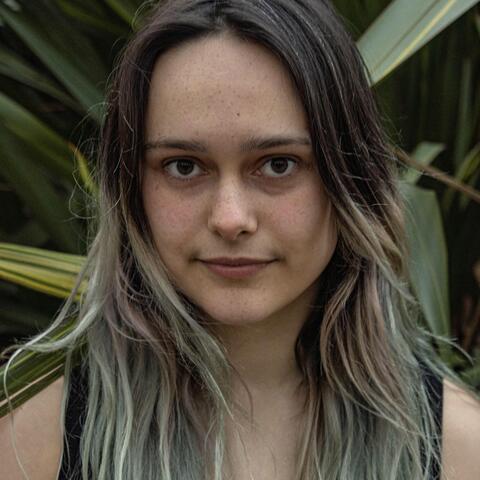 Willow Hippely - Individual - United Kingdom, United States - StageLync