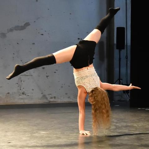 Kira HappyHandstandFreak - Individual - Germany, United Kingdom - CircusTalk