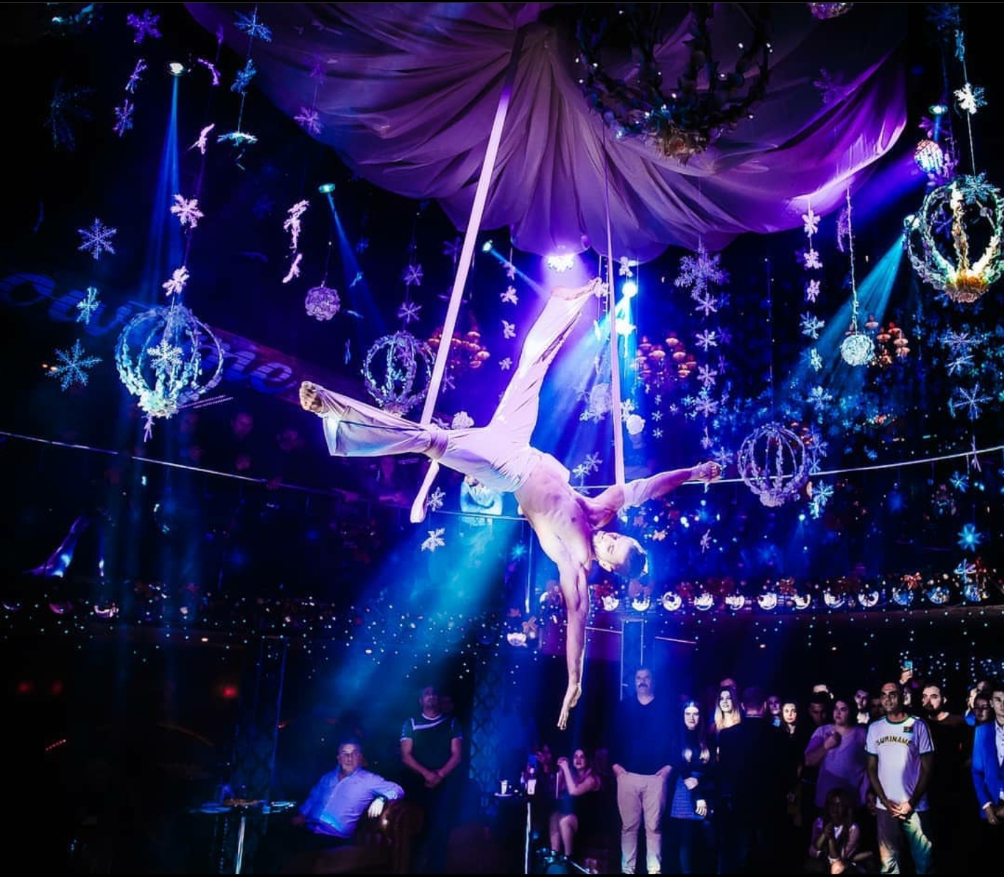 Straps Aerialist Time to Fly